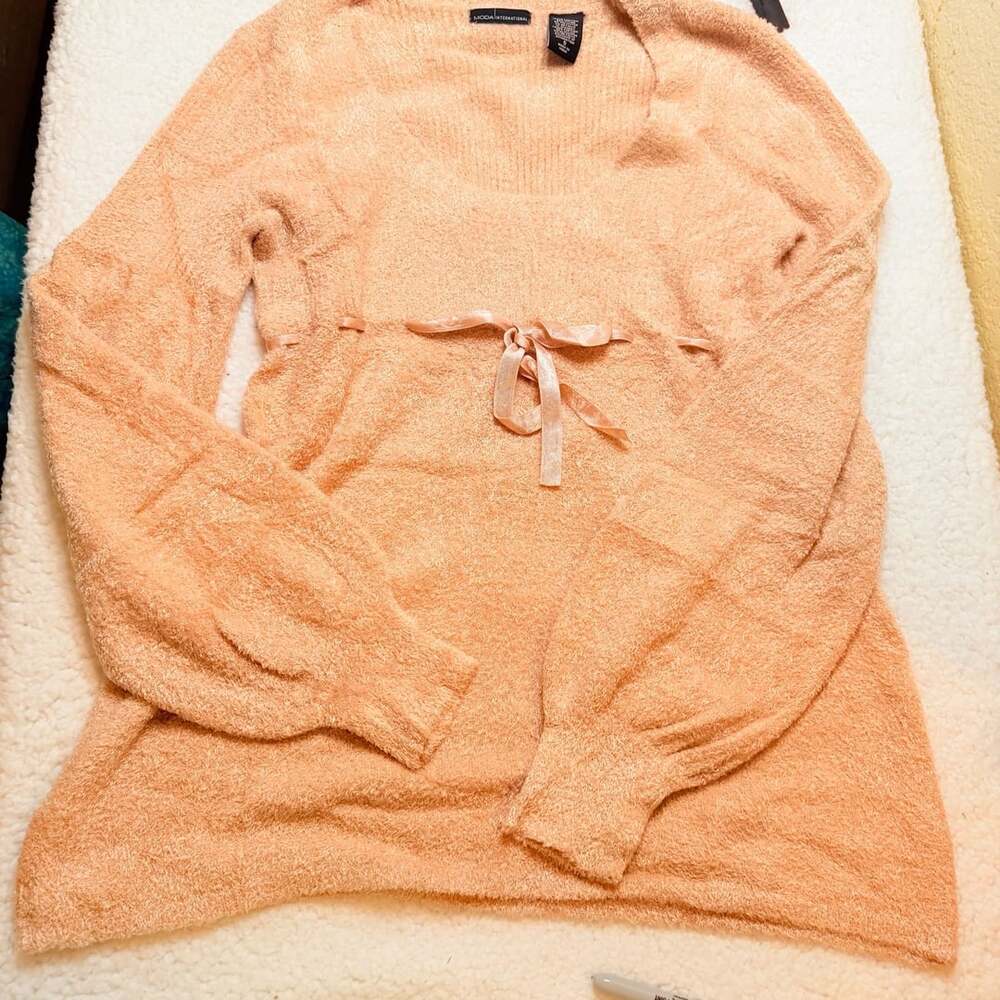 Moda International Sweater Size S Peach Fuzzy Bow